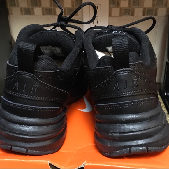 Brand new Men’s Nike monarch walking sneakers size 9.5 Black in color - Picture 4 of 5